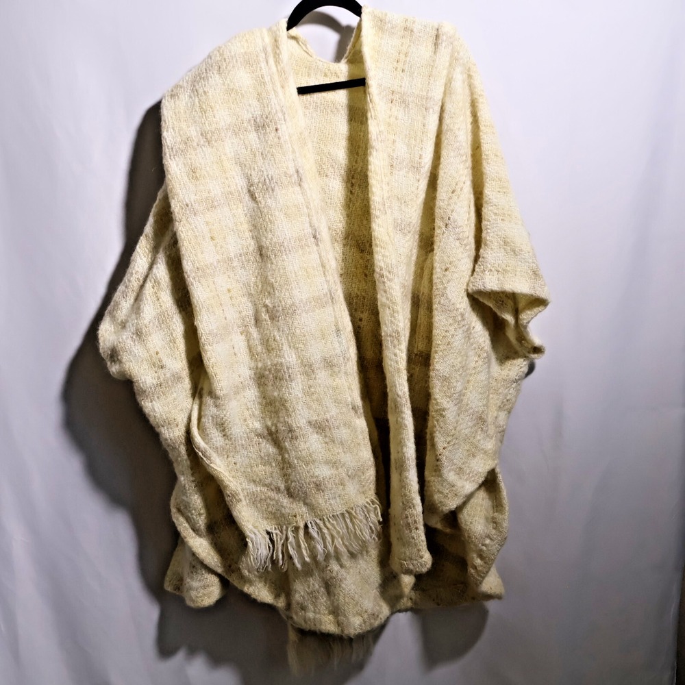 Tapestries Ireland Poncho Scarf Handcrafted Knit Open Front Plaid‎ Ivory Pockets